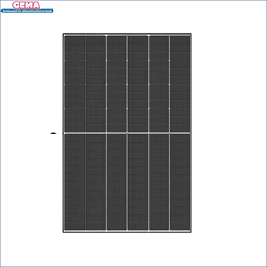 Solarpanel mit mehreren Zellen auf Schrägdach, Teil des PV Komplettpaket Huawei 8kW