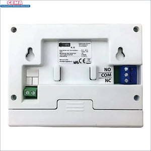 Weiße elektronische Steuerbox mit Anschlüssen für Zimmerregler Master und Wochensteuerung